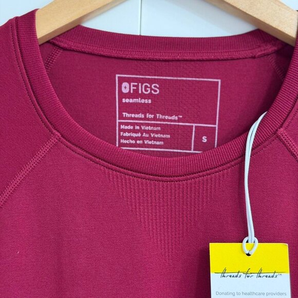 Figs Salta Seamless Longsleeve Underscrub in Ombre Deep Cranberry, Size Small - Picture 2 of 4